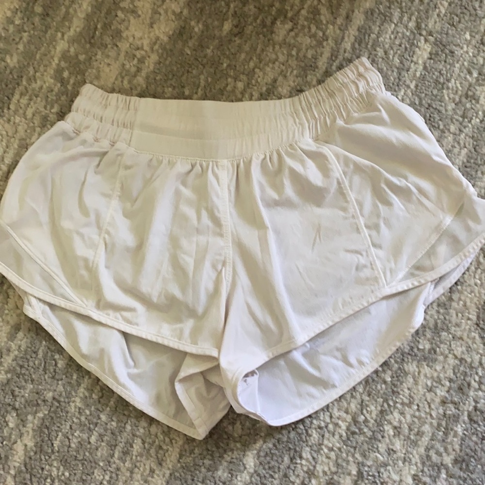 LULULEMON white low-rise hotty hot shorts, size 4